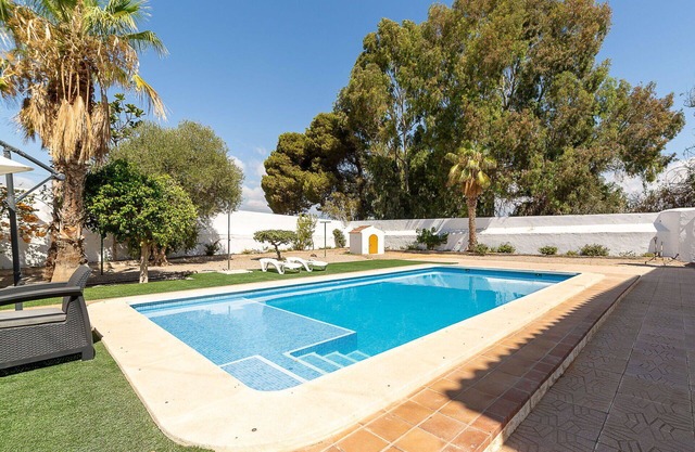 Wonderful private villa for 12 people with private pool, WIFI, TV and patio