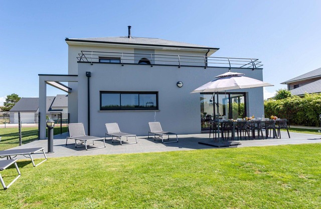 Wonderful private villa for 10 people with WIFI, TV, terrace, pets allowed and parking