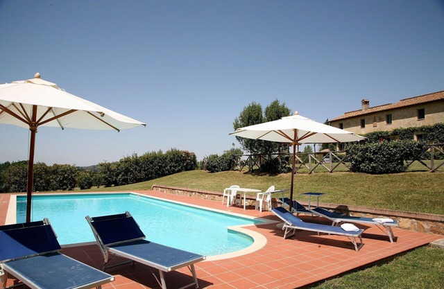 Wonderful private villa with private pool, WIFI, TV, patio, pets allowed, panoramic view and par.
