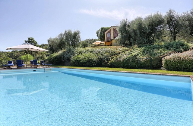 Wonderful private villa with A/C, private pool, WIFI, TV, panoramic view and parking, close to L.