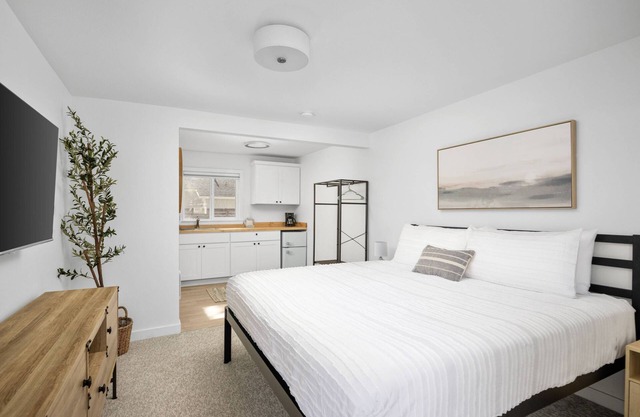Wonderful Rockaway Location, *Pet Friendly*, Newly Remodeled, Walk to Beach and Downtown, Unit 2