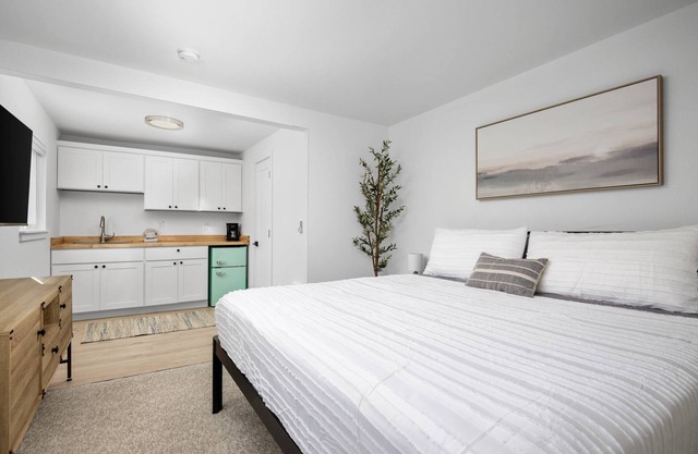 Wonderful Rockaway Location, *Pet Friendly*, Newly Remodeled, Walk to Beach and Downtown, Unit 1