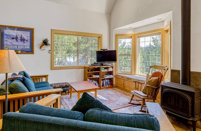 Wonderful Soda Springs gem with large deck, balcony, & slopes nearby - dogs OK