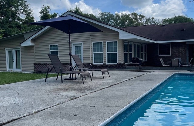 Wonderful spacious home in Hinesville, Ga. 5 min. from Ft. Stewart’s main gate!