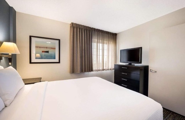 Wonderful Trip! Pet-friendly Unit with Full Kitchen, Onsite Parking!