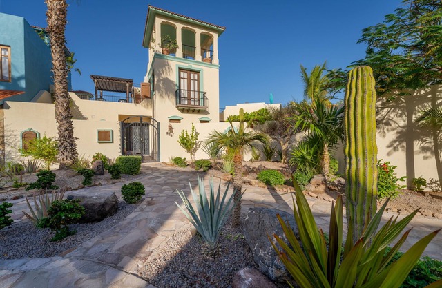 Wonderful views agua viva Lto Bay near tennis and pickleball courts