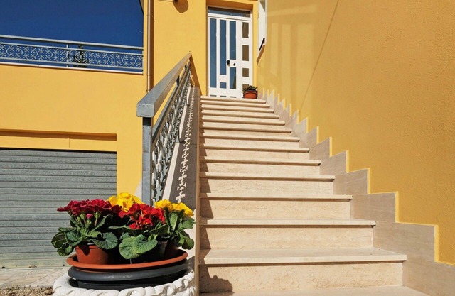 Wonderful villa for 6 guests with WIFI, A/C, TV, terrace, pets allowed, panoramic view and park.