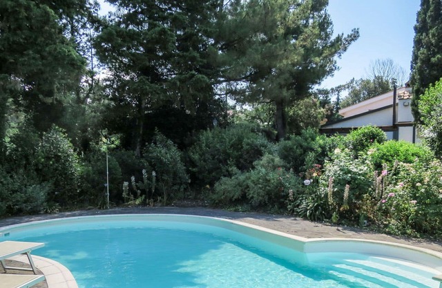 Wonderful villa for 8 guests with private pool, WIFI, TV, patio, pets allowed and parking