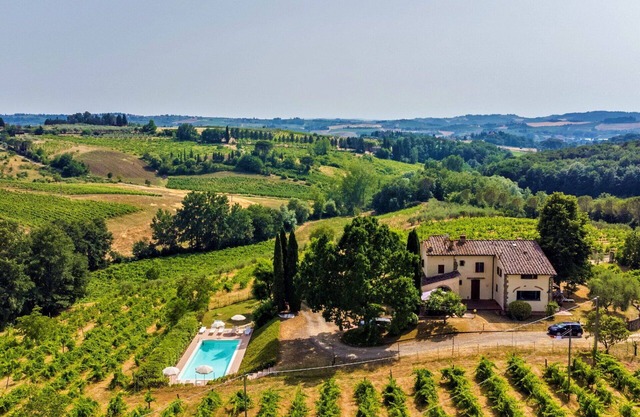 Wonderful villa for 16 guests with private pool, WIFI, TV, patio, pets allowed and panoramic view
