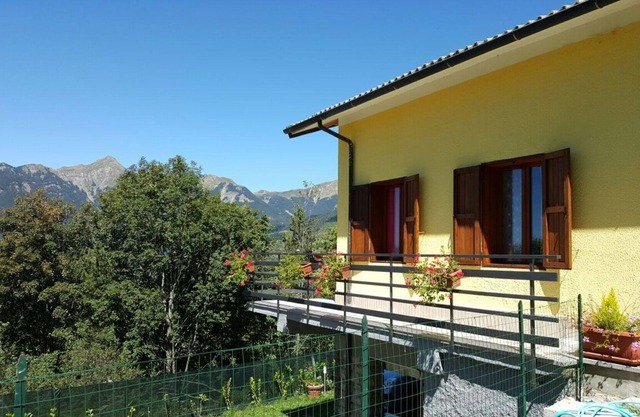 Wonderful villa for 8 guests with private pool, veranda, pets allowed and parking