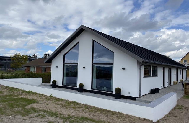 Wonderfull located vacation house by the beach front