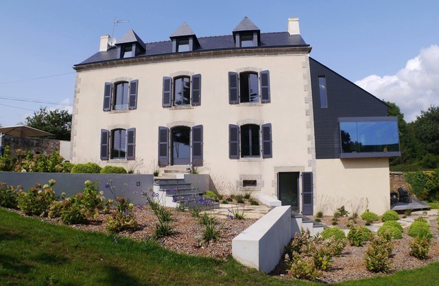 Wonderfully restored manoir with sea view, fireplace, sauna and free WiFi