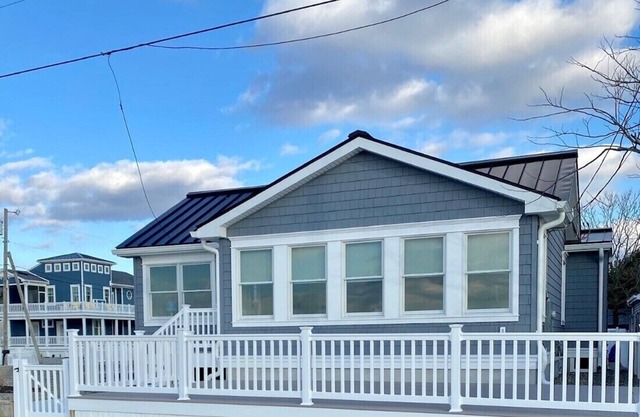 Wonderfully situated, the Bayfront views!