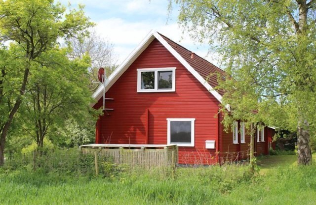 Wood-semidetached house, ideal for 2 families