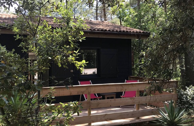 WOODEN CHALET BETWEEN FOREST AND OCEAN