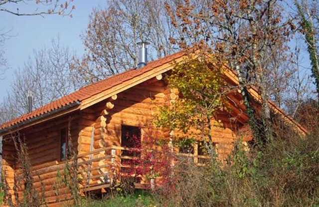 Wooden chalet in nature, pets welcome