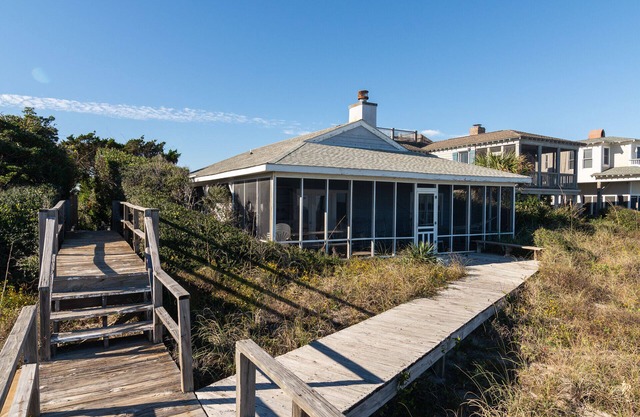 Wooden Shoe - Oceanfront, 2 Bedrooms