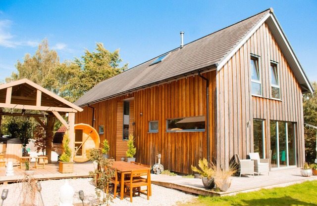 Woodhaus - with hot tub and sauna in Aviemore