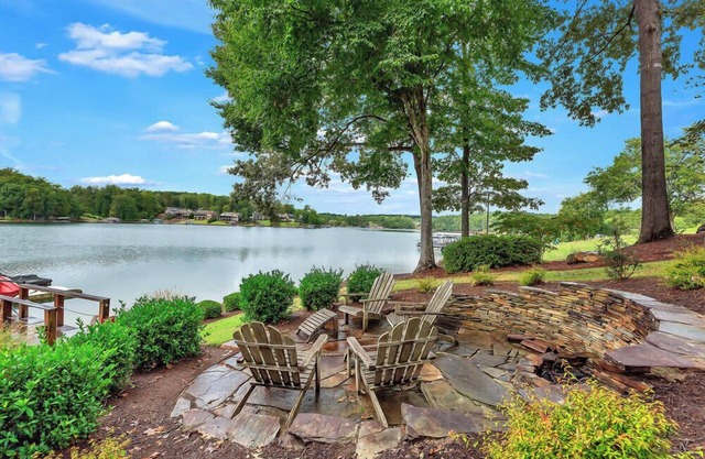 Woodhaven - A Keowee Lakefront Haven