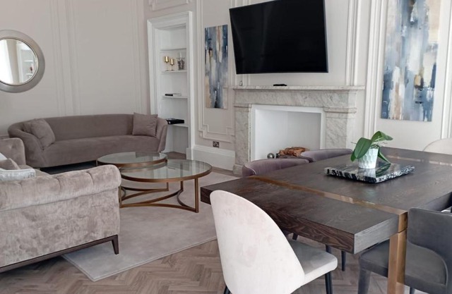 Woodside Crescent, 14 Flat 1