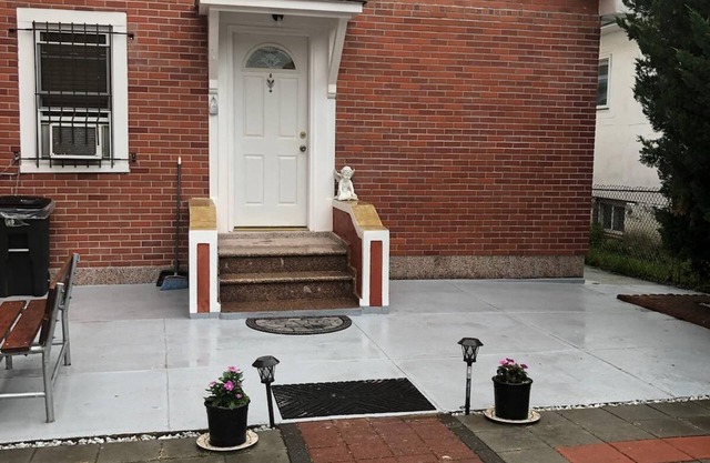 Woodside, Queens, Spacious 2 Bdrm 1 Bath Home, Easy Access To Manhattan