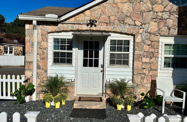 Woodward Villa - Unit A - 6 min walk (0.8mi) to town center
