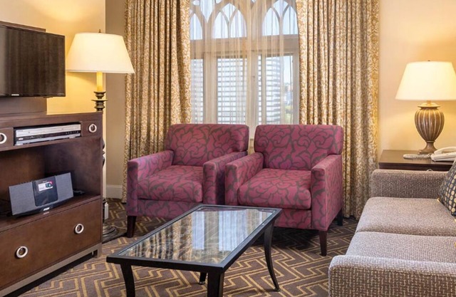 "World Cup HQ: 1-Bedroom Suite for 4, Steps from Lumen Field & Seattle’s Best!"