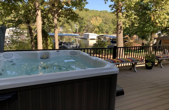 *Wow, Luxury 5BR, 4BA Edgewater Escape w/Hot Tub!