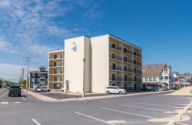 Wow! Renovated 3rd floor bayfront condo!