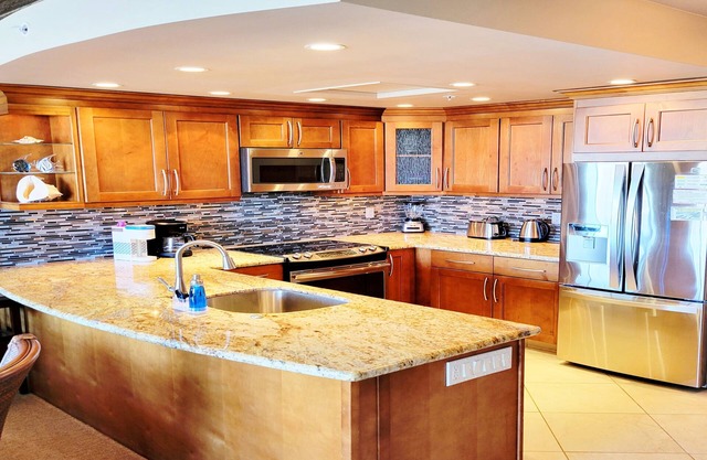 WOW! WHALER's BEST! EXQUISITE REMODEL! 11th Floor VIEWS! - 3 BEDS -SLEEPS 5!
