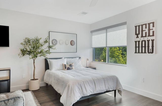 Wranglers Rest: Brand Studio Apartment!