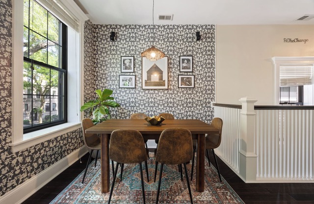 Wrigleyville Suites