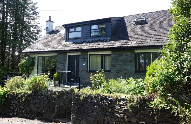 WYSTERIA COTTAGE, family friendly, with open fire in Windermere