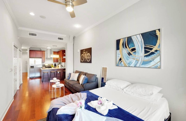 XL Studio - Stylish Studio w/Rooftop Pool