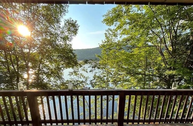 Year-round Adirondack lake-front chalet