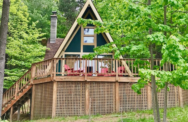 Year-Round Outdoor Adventure! Whiteface Views, Hot Tub, Fireplace!