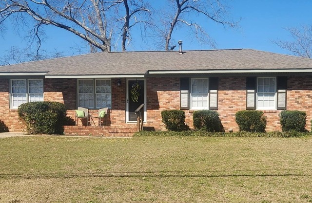 Year-Round Rental-Charming 4 bedroom Home in Martinez Ga.n4mi from ANGC
