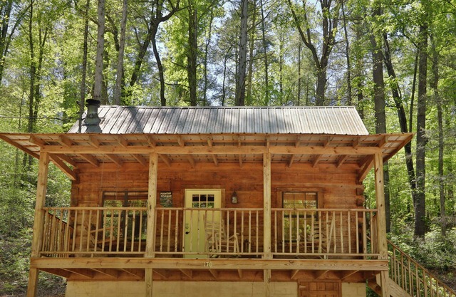Yellow Door Cabin - Family-friendly cabin near Smoky Mountains*Hot Tub*Fire Pit*