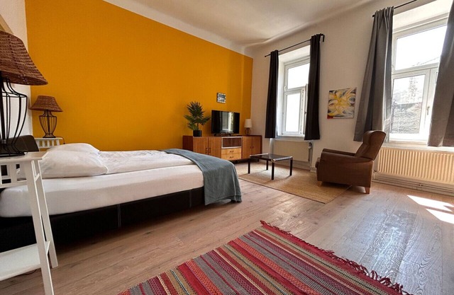 Yellow Palm - Cozy, Central With Green View