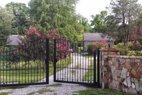 Yonah Mountain House