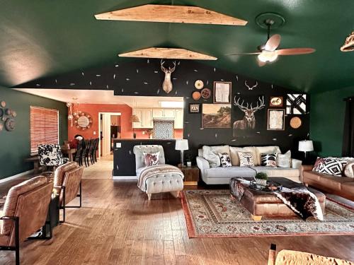 Yosemite & Bass Lake 3 Acres, Pool, Game Room, Stunning Views