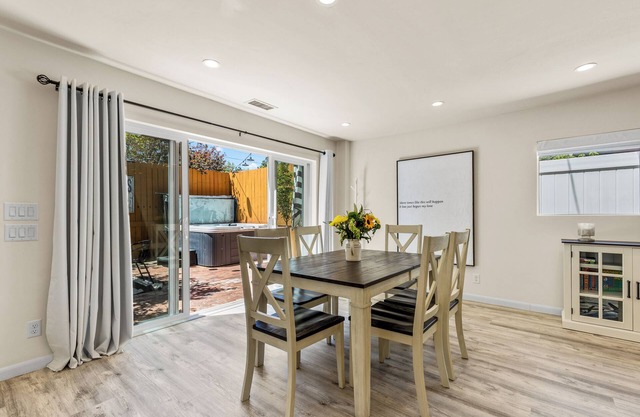 Your Autumn Solitude Quiet Escape Hot Tub Trails & Downtown Walks