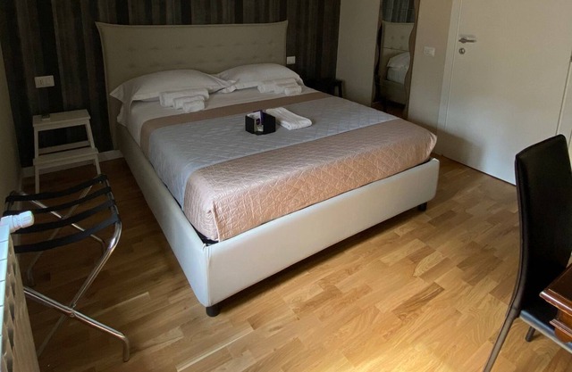 Your B&B at the center of your commitments - 5 min from the Municipal Villa