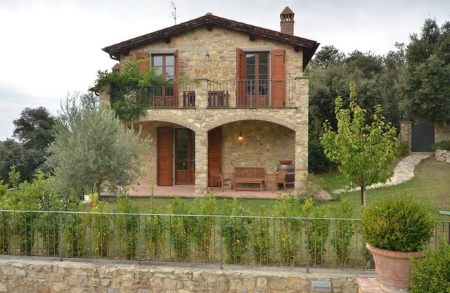 YOUR EXCLUSIVE HOLIDAY BETWEEN VINEYARDS AND CASTLES