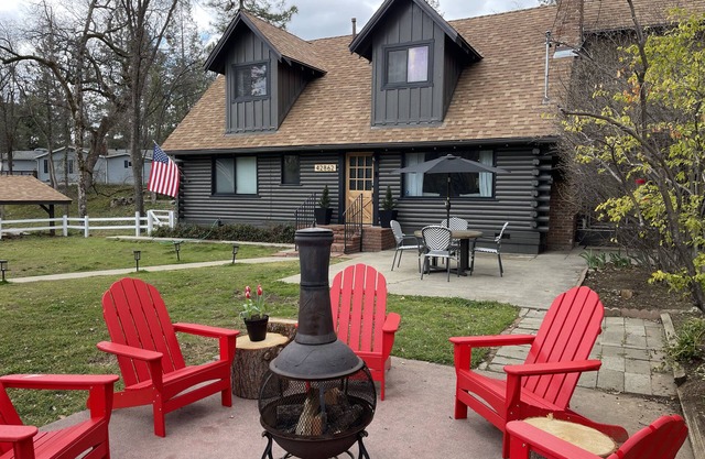 Your family friendly Yosemite/Bass Lake getaway across from a river!