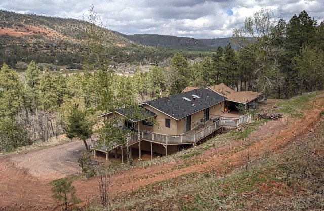 Your Forest Family Retreat - Games Galore, Hammocks & Hot Tub!