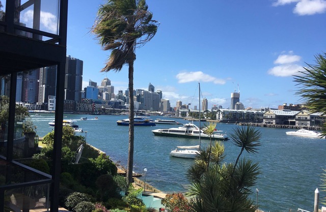 Your getaway on the edge of the world’s most stunning harbour!
