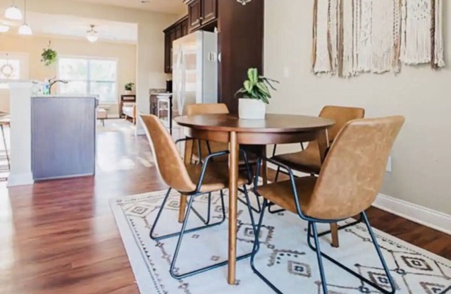 Your home away from home! nBeautiful Modern Townhome,nGeorgetown KY!