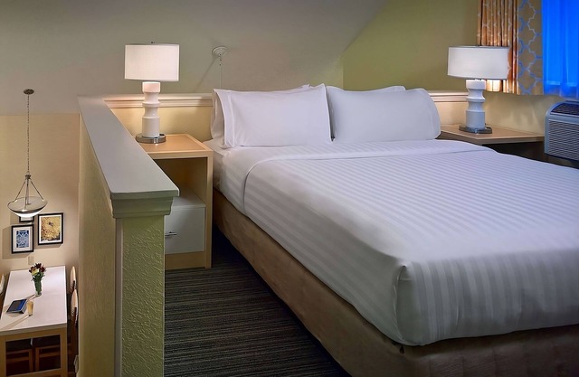 Your Home Far Away From Home! 3 Units Close to Memphis Zoo, Pets Allowed!