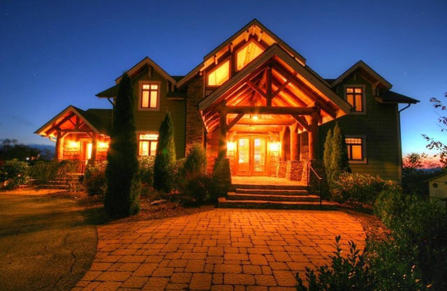 Your Mountain Kingdom! Luxury 5BR Disney-Themed Retreat, Hot Tub, Game Room